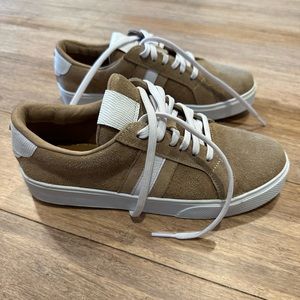 Kaanas Sneaker sz 6 *NEW*